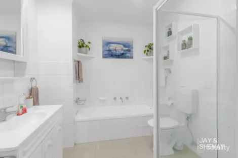 Property photo of 2/14 Monteith Crescent Endeavour Hills VIC 3802