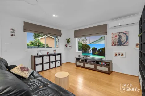 Property photo of 2/14 Monteith Crescent Endeavour Hills VIC 3802