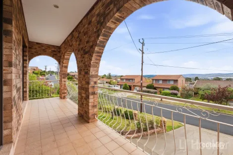 Property photo of 40 Sassafras Crescent Karabar NSW 2620