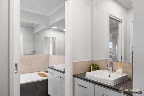 Property photo of 29 Hollyhoke Drive Maddingley VIC 3340