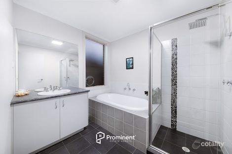 Property photo of 10 Barnby Grove Cranbourne East VIC 3977