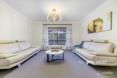 Property photo of 19 Dargle Way Clyde North VIC 3978