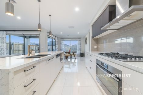 Property photo of 19 Dargle Way Clyde North VIC 3978