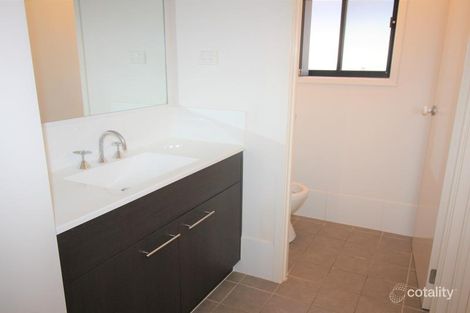 Property photo of 22 Sandstock Crescent Jordan Springs NSW 2747