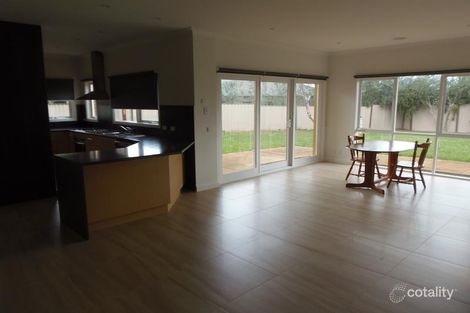 Property photo of 2 Tenterfield Drive Burnside Heights VIC 3023