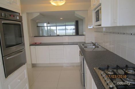 Property photo of 18A/16 Spinnaker Drive Sandstone Point QLD 4511