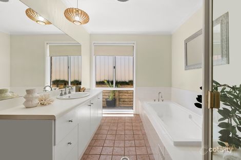 Property photo of 8 Callicoma Place Redhead NSW 2290