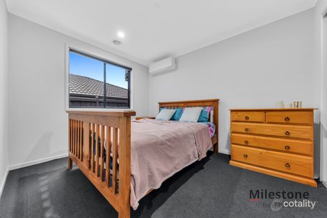Property photo of 11 Sark Street Clyde North VIC 3978