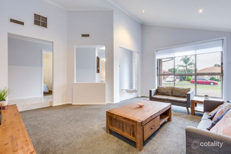 Property photo of 2 Penshurst Court Hillside VIC 3037