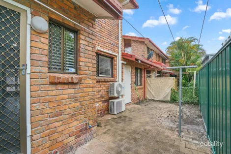 Property photo of 4/148 Frank Street Labrador QLD 4215