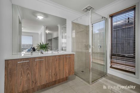 Property photo of 45 Meadowlea Crescent Pakenham VIC 3810