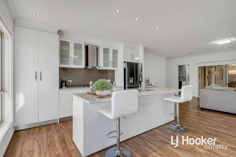 Property photo of 4 Lotus Place Brookfield VIC 3338