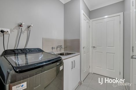Property photo of 4 Lotus Place Brookfield VIC 3338