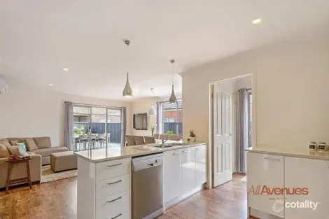 Property photo of 10 Cemetine Terrace Cranbourne VIC 3977