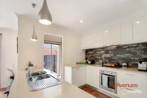 Property photo of 10 Cemetine Terrace Cranbourne VIC 3977