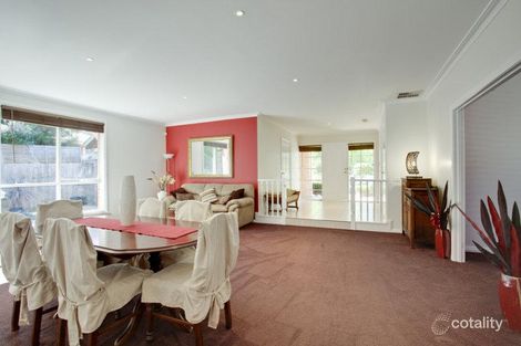 Property photo of 10 Tilba Court Berwick VIC 3806
