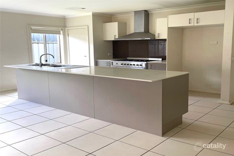 Property photo of 24 Donnelly Circuit South Morang VIC 3752