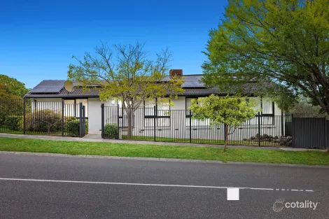 Property photo of 13 Hardman Court Endeavour Hills VIC 3802