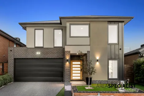 27 Dolomite Bvd, Clyde North, VIC 3978