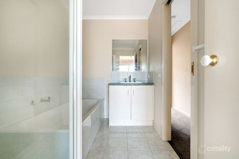 Property photo of 1/18 Huntingtower Crescent Langwarrin VIC 3910