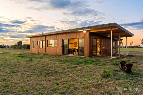 33 Cemetery Rd, Clifton, QLD 4361