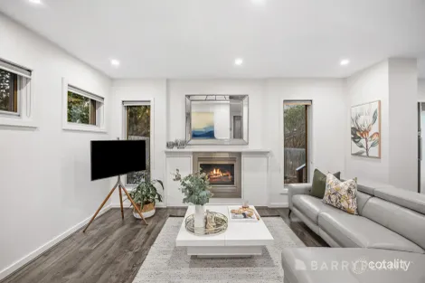 Property photo of 2/208 Main Road Lower Plenty VIC 3093