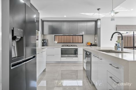 Property photo of 15 Carver Circuit Wollert VIC 3750