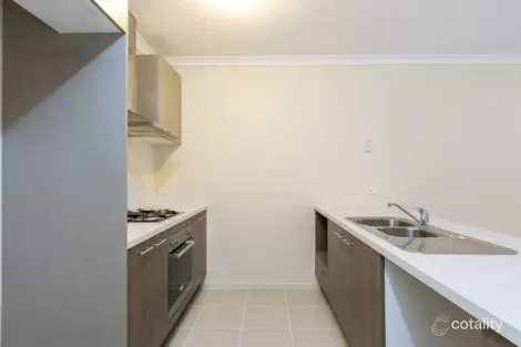 Property photo of 11 Beachside Crescent Point Cook VIC 3030