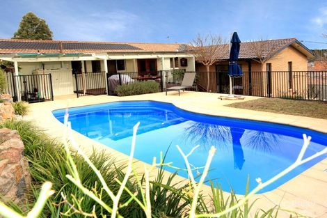 27 Larcombe Cres, Fadden, ACT 2904