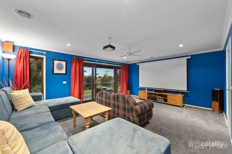 Property photo of 19 Burford Way Cranbourne North VIC 3977