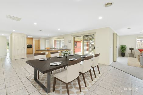 Property photo of 2 Prestwick Green Cranbourne VIC 3977