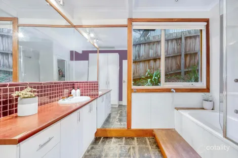 Property photo of 3 Wakefield Close Eltham North VIC 3095