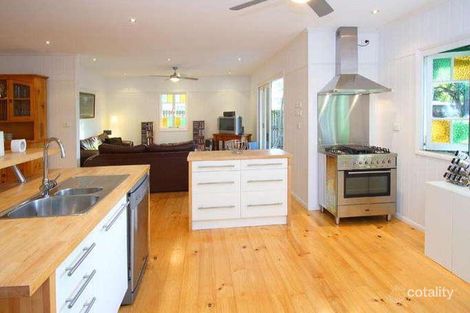 Property photo of 111 Drayton Terrace Wynnum QLD 4178