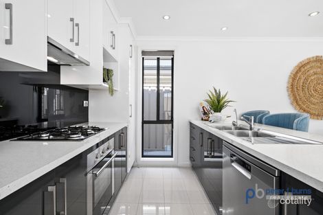 Property photo of 25 Edgehill Walk Noarlunga Downs SA 5168