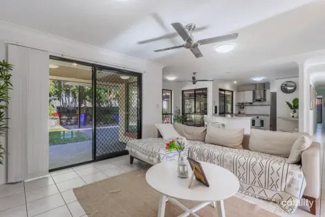 Property photo of 15 Glenroy Place Parkinson QLD 4115