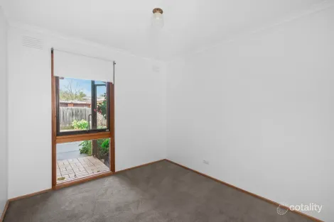 Property photo of 4/64 Edward Street Macleod VIC 3085