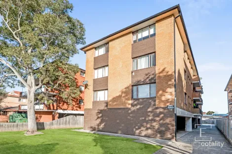 8/75 Harris St, Fairfield, NSW 2165