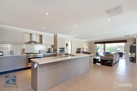 Property photo of 31 Eldershaw Drive Lynbrook VIC 3975