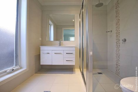 Property photo of 5 Kellerman Crescent Boorooma NSW 2650