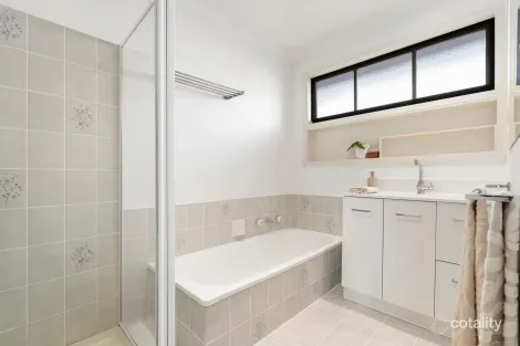 Property photo of 22 Allumba Drive St Helena VIC 3088