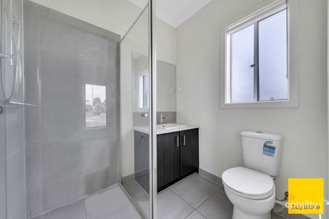 Property photo of 2 Tundra Esplanade Werribee VIC 3030