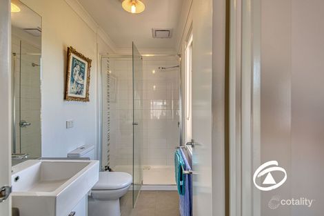 Property photo of 2/23 Atlantic Drive Pakenham VIC 3810