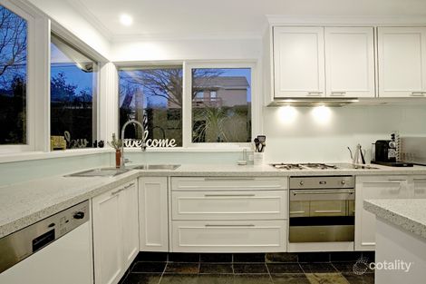 Property photo of 136 Hopetoun Circuit Yarralumla ACT 2600