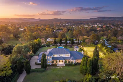 17 Leatherwood Pl, Brookfield, QLD 4069