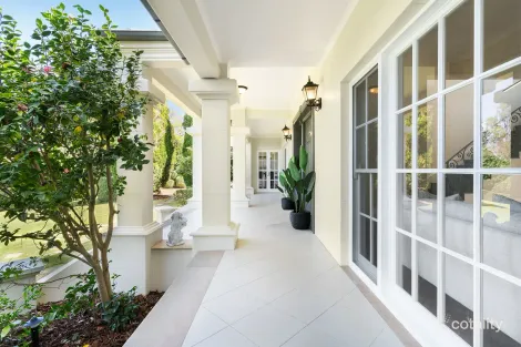 Property photo of 17 Leatherwood Place Brookfield QLD 4069