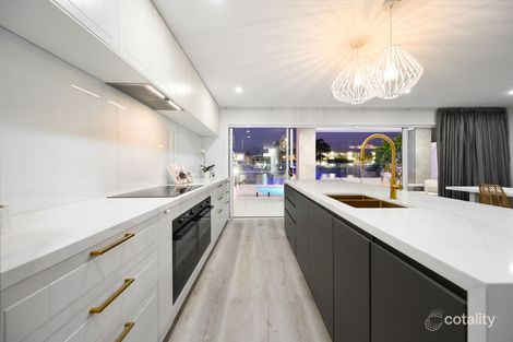 Property photo of 2/48 Vaggelas Crescent Biggera Waters QLD 4216
