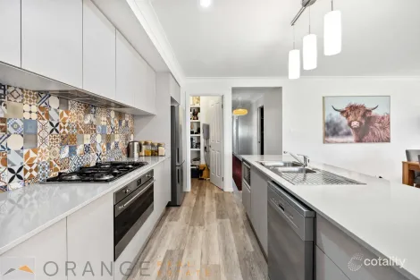 Property photo of 6 Wade Place Orange NSW 2800