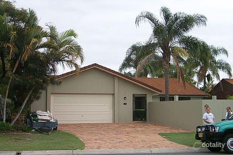 23 Selkirk Ave, Benowa, QLD 4217