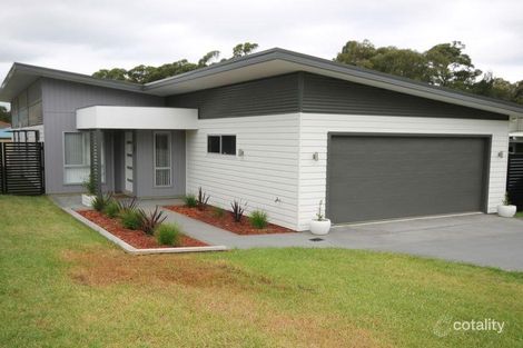 Property photo of 10 Hewitt Avenue St Georges Basin NSW 2540