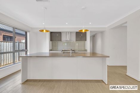 Property photo of 8 Braeburn Place Werribee VIC 3030